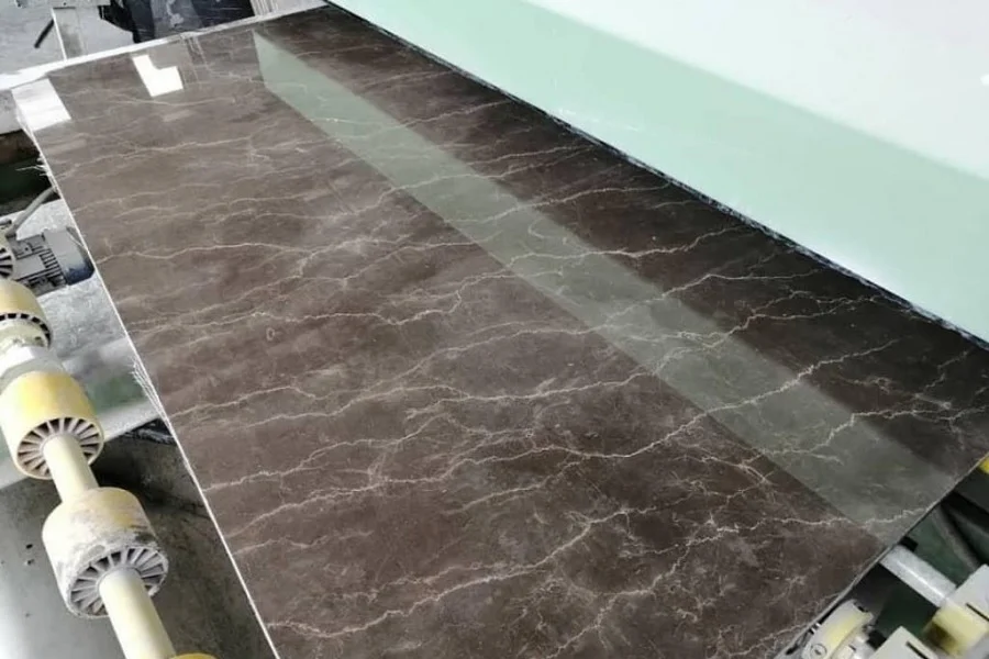 سنگ مرمریت مهکام در انواع تایل و اسلب ارائه میشود. سنگ نمادین همراه شماست.