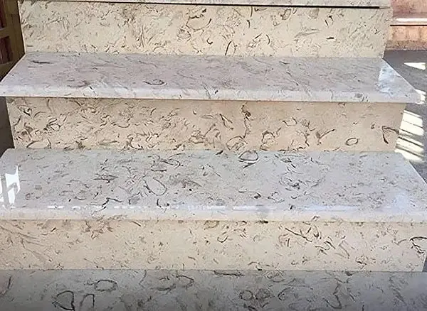 سنگ مرمریت پرطاووسی در راه پله