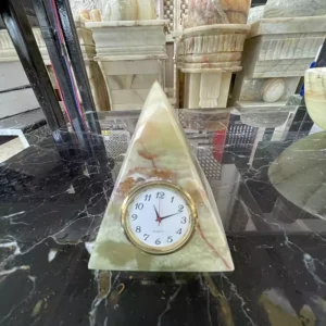ساعت سنگی هرمی
