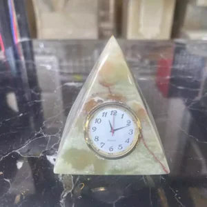 ساعت سنگی هرمی مثلث