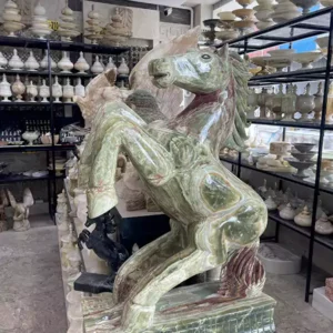 مجسمه اسب سنگی