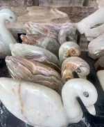 مجسمه سنگی مرغابی