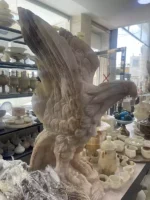 مجسمه سنگی عقاب