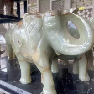 مجسمه فیل سنگی