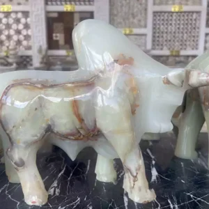 مجسمه گاو میش سنگی