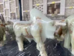 مجسمه گاو میش سنگی